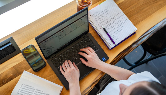 Coursera, edX, Udemy, FutureLearn, and Khan Academy: Which MOOC Is Right for You?